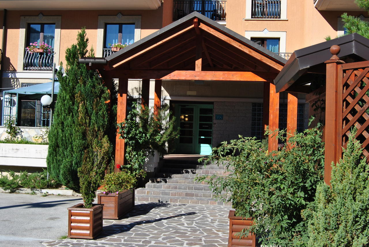 Alba Sporting Hotel Rocca di Mezzo Exterior foto